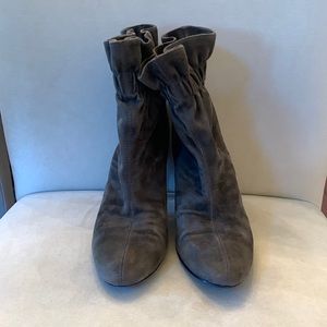 Tahari Gayle Gray Suede Boots Size 7 1/2